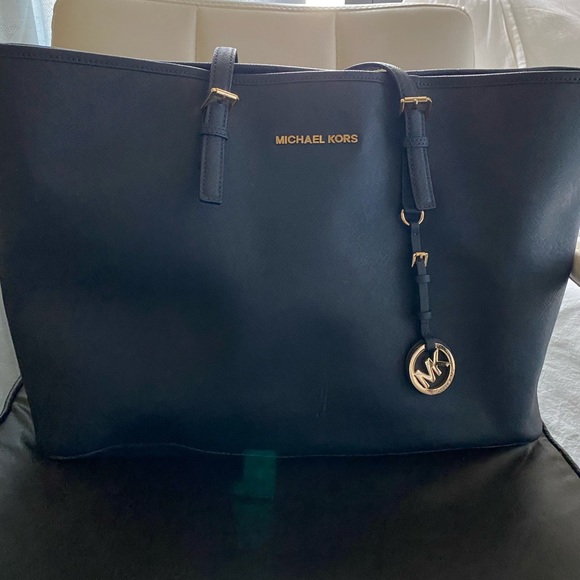 Michael Kors Handbags - Michael Kors Jet Set Travel Multifunction Tote